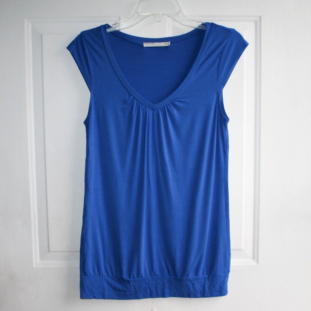 (NWOT) Old Navy Women's Basic V neck Shirt Size: M